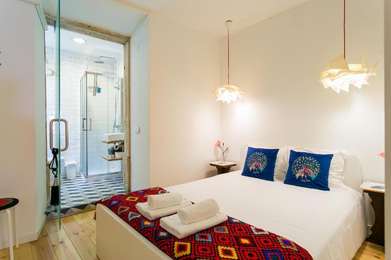 ALTIDO Cosy 1 bed flat near Bica elevator — комфортный отель в Лиссабоне