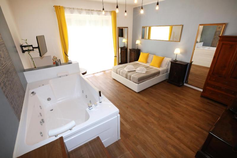 Unique luxury apartment and rooms — отзывы гостей и цены