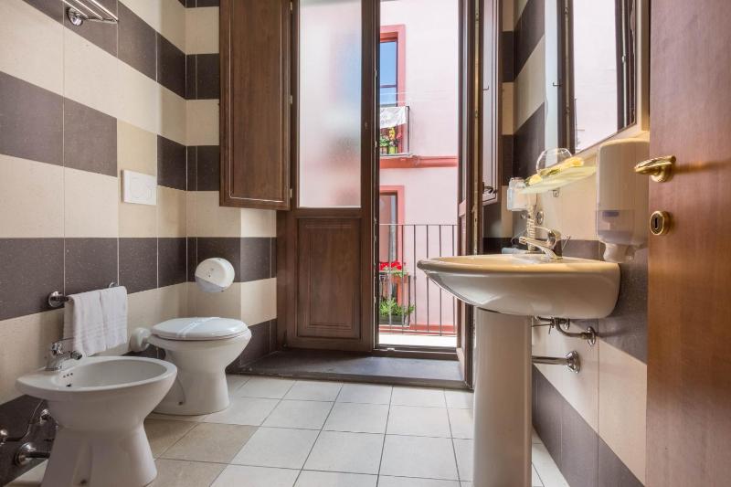 Arcobaleno Rooms a Cagliari - Camere nel centro storico