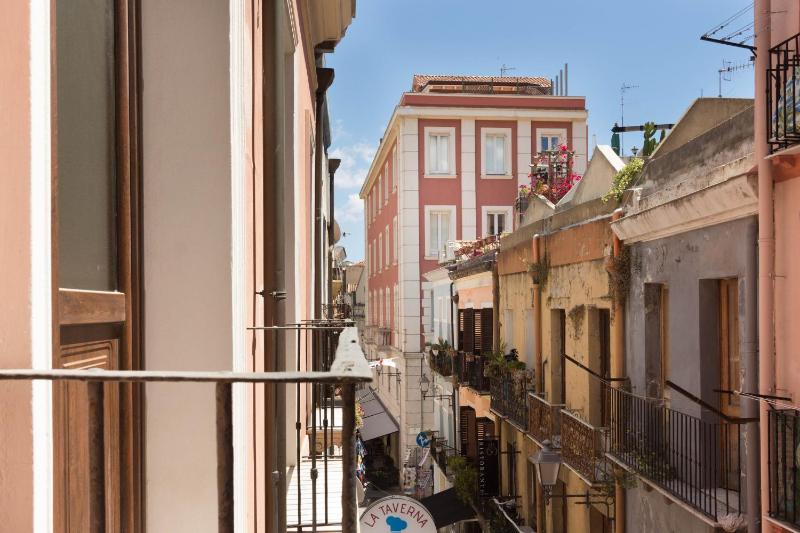 Arcobaleno Rooms a Cagliari - Camere nel centro storico