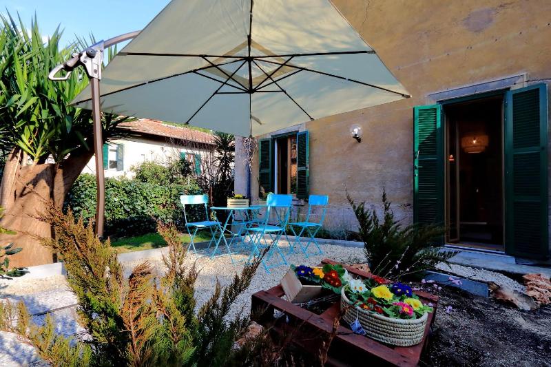 GARDEN DOWNTOWN. 3 stops from Colosseum — отель в Риме, Италия