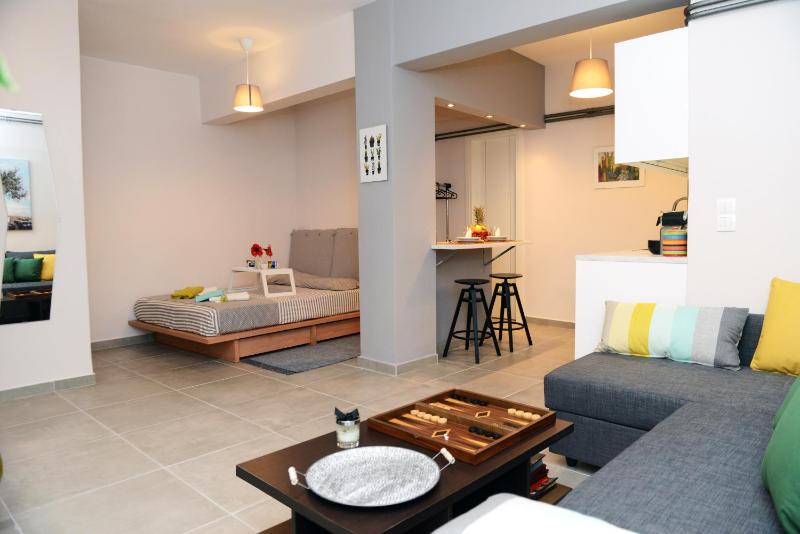 Olive Tree Deluxe Apt under Acropolis — комфортный отель в Афины