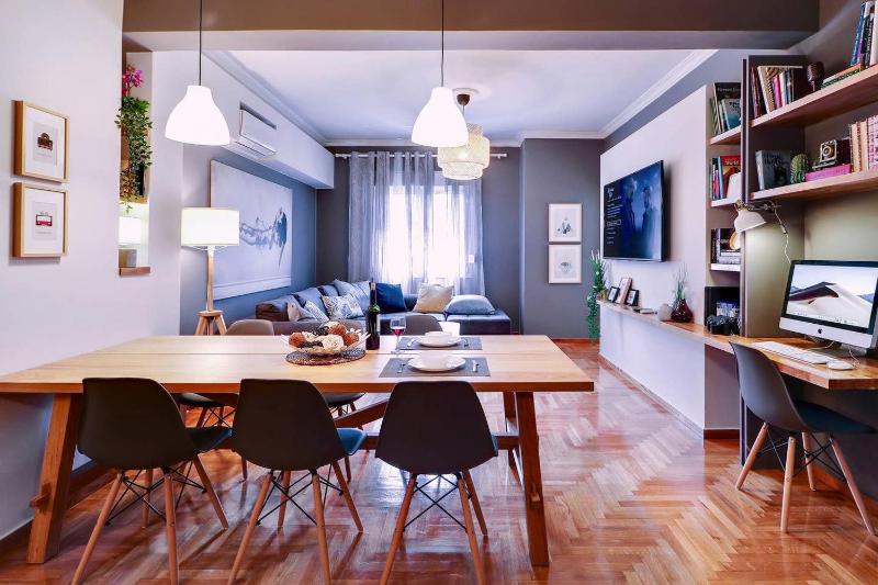 Victoria 5star / 5BR BigApt / Sauna / 2min to metro — забронировать отель в Афины