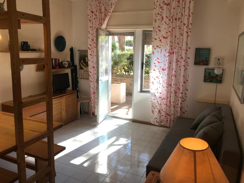 La Casa di Gavino a Santa Teresa: Villa con Piscina