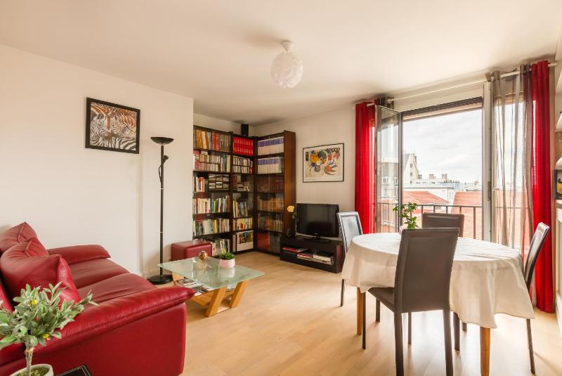 Цены на Veeve - Canal Saint Martin Pad в Париже