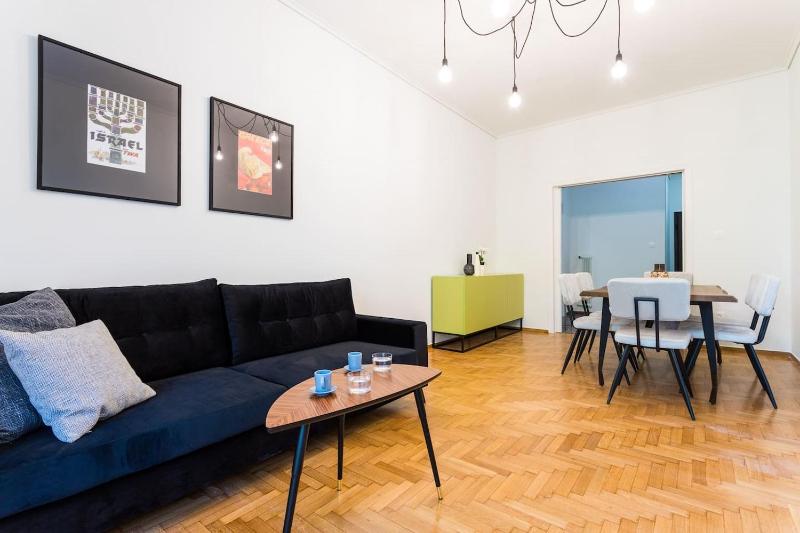 Luxurious Family Home in the Heart of Athens — отель с удобным расположением в Афины
