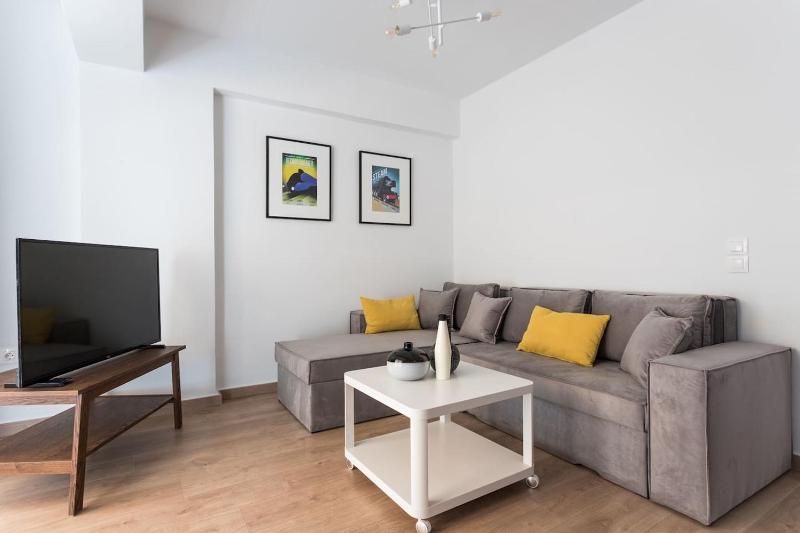 Stunning Flat with Lovely Terrace & Parking Garage — комфортный отель в Афины