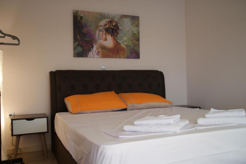 Цены на The Victoria Square Apartments в Афины