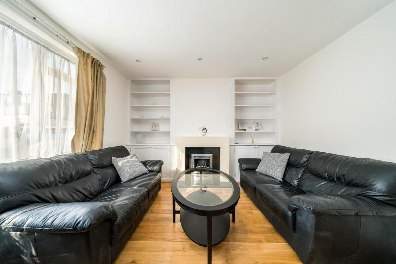 NEW 2BD Flat Heart of Battersea - Close to Station — комфортный отель в Лондоне