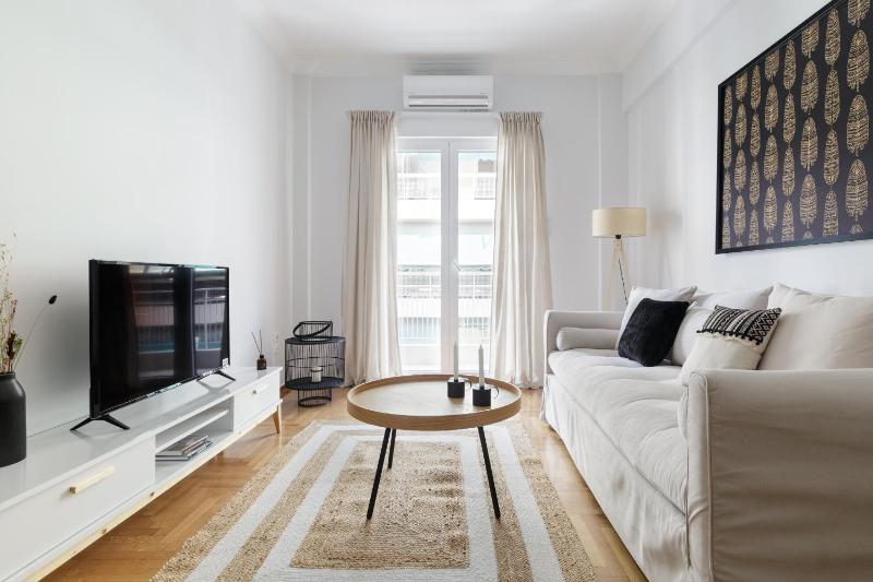 Urban 2BD Apartment in Koukaki by UPSTREET — комфортный отель в Афины