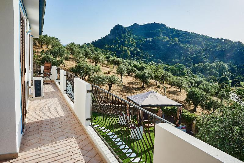 B&B Tiscali a Dorgali - Lussuoso con piscina e giardino