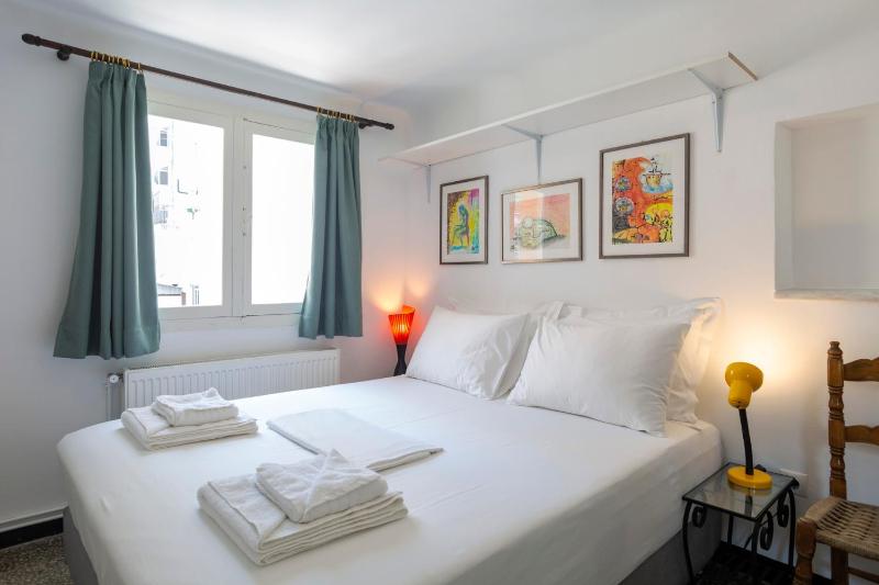 Цены на Enticing, Cosy, Rooftop Studio Athens Centre! EP9T в Афины