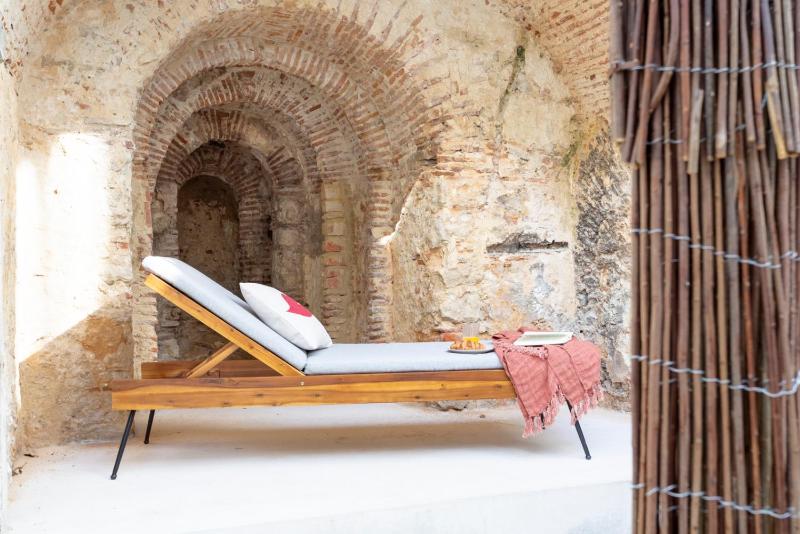 Archi-Pelago Alfama Design Suites Guesthouse — отель в Лиссабоне, Португалия