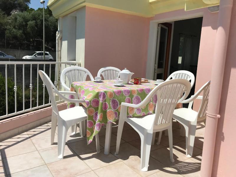 Casa Rosa a Cala Gonone - Lussuoso Appartamento Vista Mare