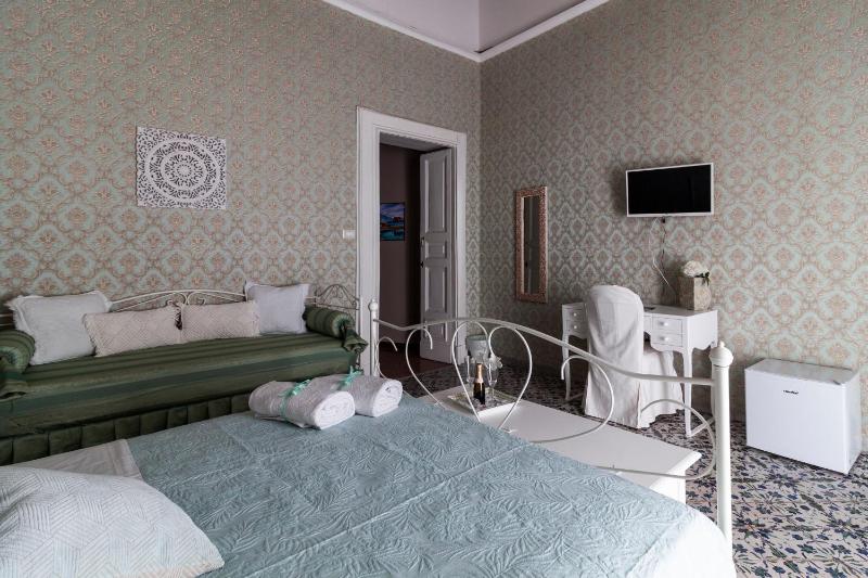 Casa Maia — отель с удобным расположением в Неаполе