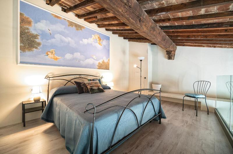 Cavour Suite Mezzanine by 360Rentals — забронировать отель в Флоренции