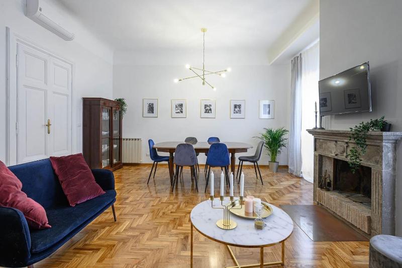 GLAM 50 - Exlusive Penthouse in the Heart of Rome — отель с удобствами в Риме