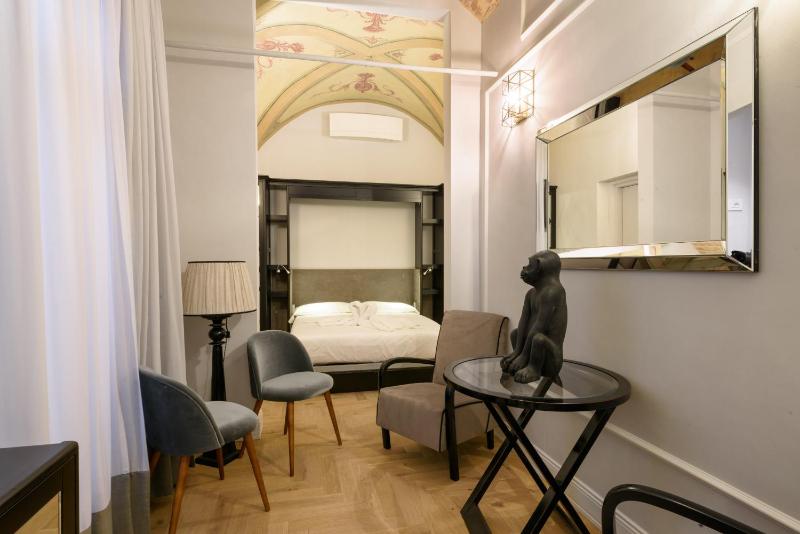 Vivaldi luxury suites — отель с удобствами в Флоренции