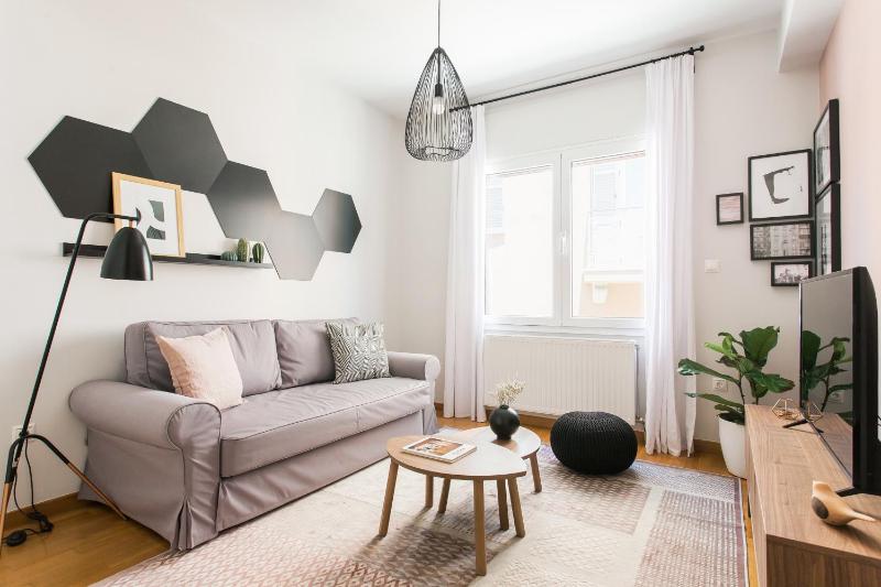Delightful 1BD Apartment in Plaka by UPSTREET — отель с удобным расположением в Афины