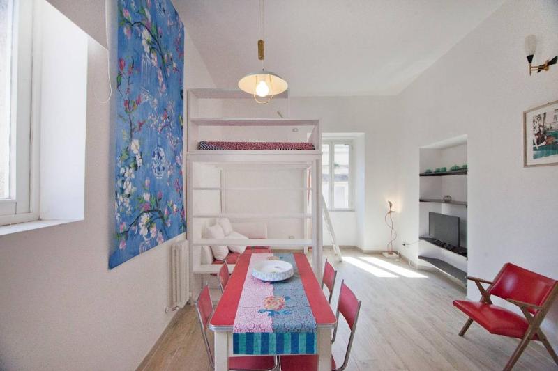 Colosseum relax family apartament — отель с удобным расположением в Риме