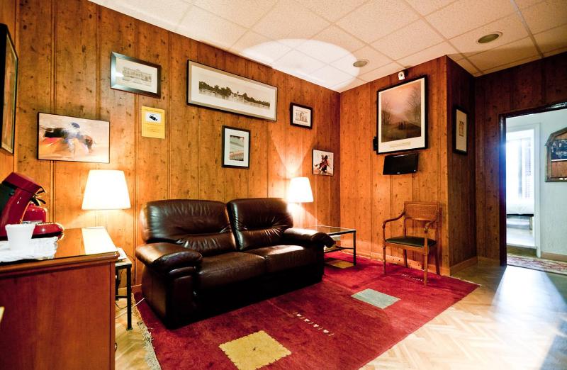 Hostal Asuncion — отель с удобствами в Мадриде
