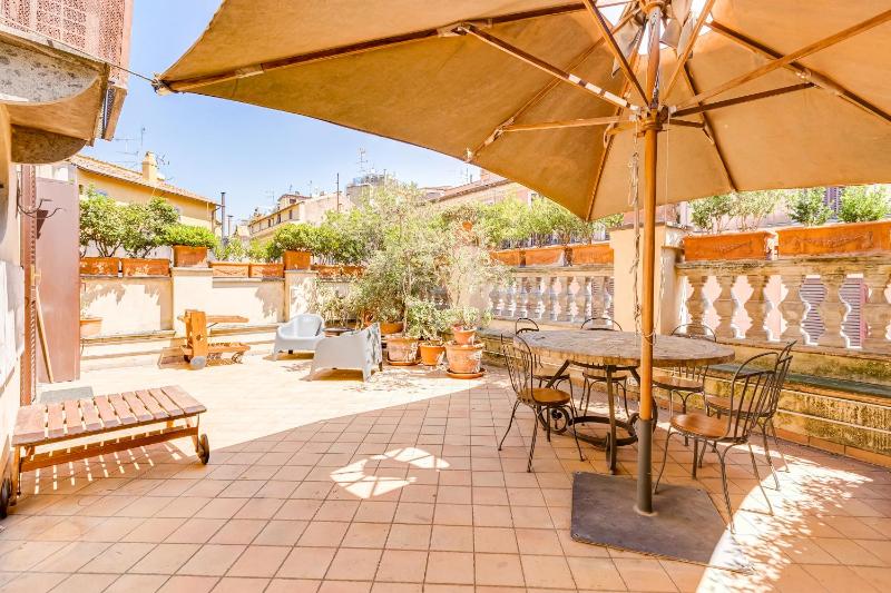 Цены на Colosseum Terrace Apartment в Риме