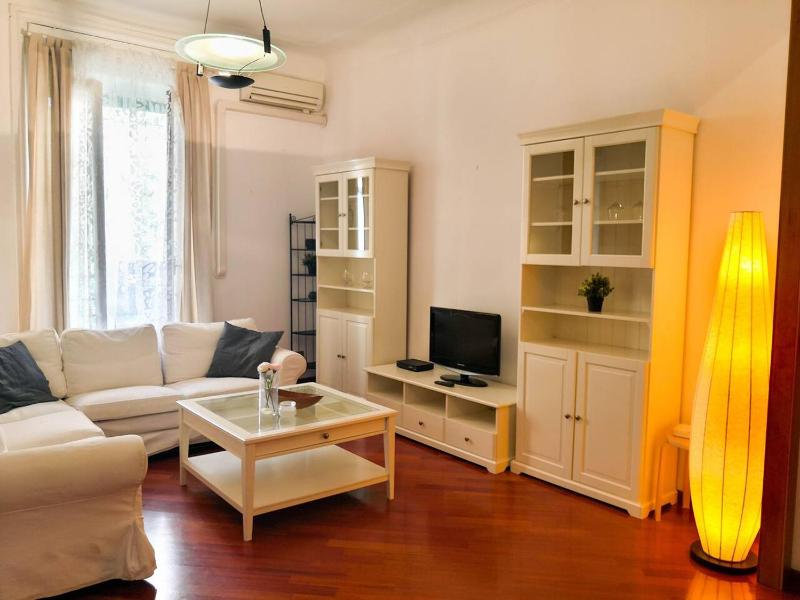 Цены на JOIVY 1 BR Apt next to Piazza Leonardo da Vinci в Милане