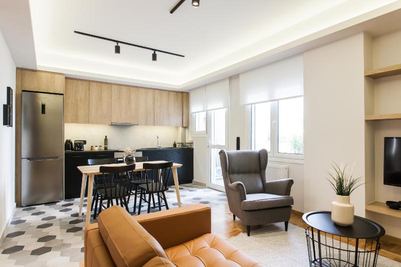 Modern Minimalist 3BD Apartment in Hilton District by UPSTREET — забронировать отель в Афины