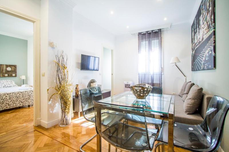 Apartamentos Dali Madrid — отель с удобным расположением в Мадриде