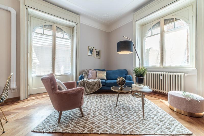 JOIVY Sophisticated 3-bed flat with desk — комфортный отель в Милане