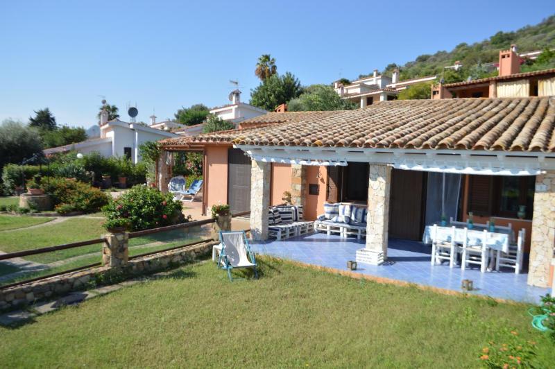 Villa Finamore a Costa Rei - Elegante Villa con Giardino