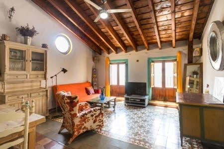 Large Flat Old Town — отель с удобствами в Аликанте