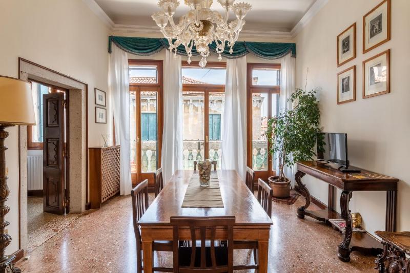 Venezia La Fenice — забронировать отель в Венеции