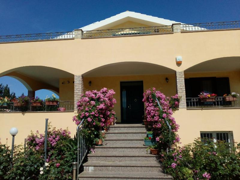 Le Rose ad Olmedo - Accogliente Appartamento Panoramico