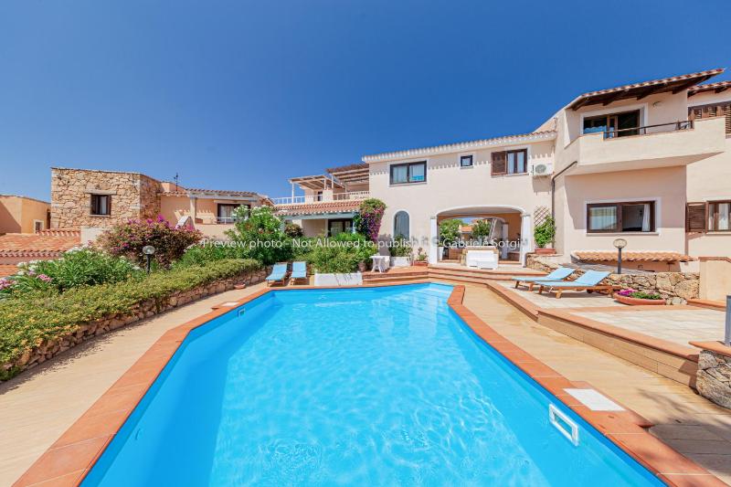 Sardinia Blu Residence a Golfo Aranci - Appartamenti con piscina