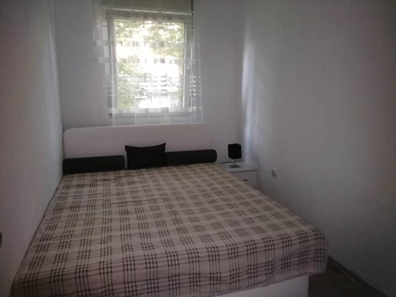 Yellow apartment, central Podgorica — отель в Подгорице, Черногория