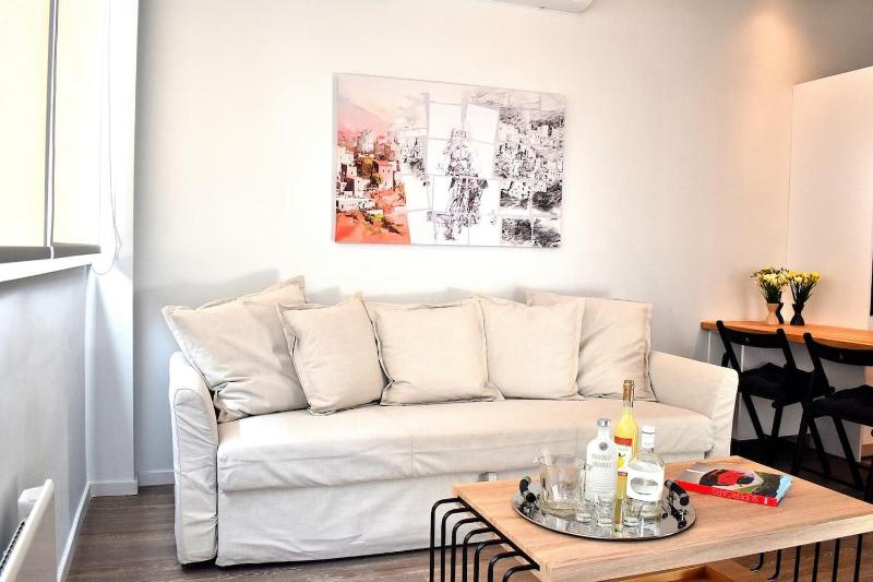 Цены на The LOFT Modern/Luxurius residence in Psyrri в Афины