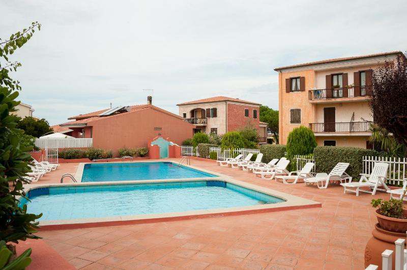 Casa di Rita a Valledoria - Appartamento con Piscina