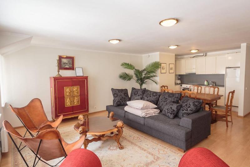 Цены на 3 bedroom unique apartment in Old Town в таллине