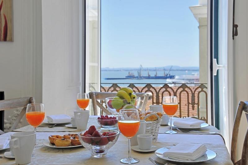 Localtraveling ALFAMA River View - Family Apartments — забронировать отель в Лиссабоне