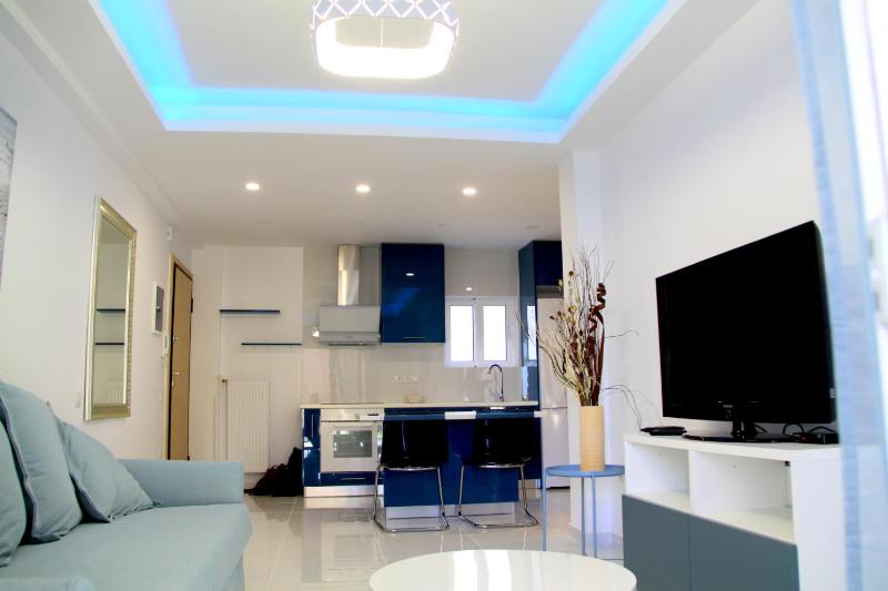 Thiseos 319. Beautiful apartments near the cultural center of the capital. — отель с удобствами в Афины