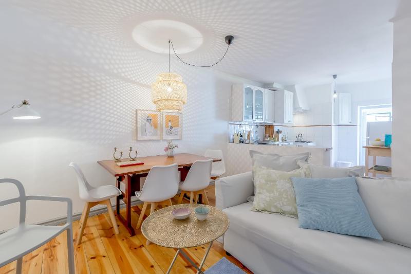 Цены на Bright & Spacious Alfama Apartment, By TimeCooler в Лиссабоне