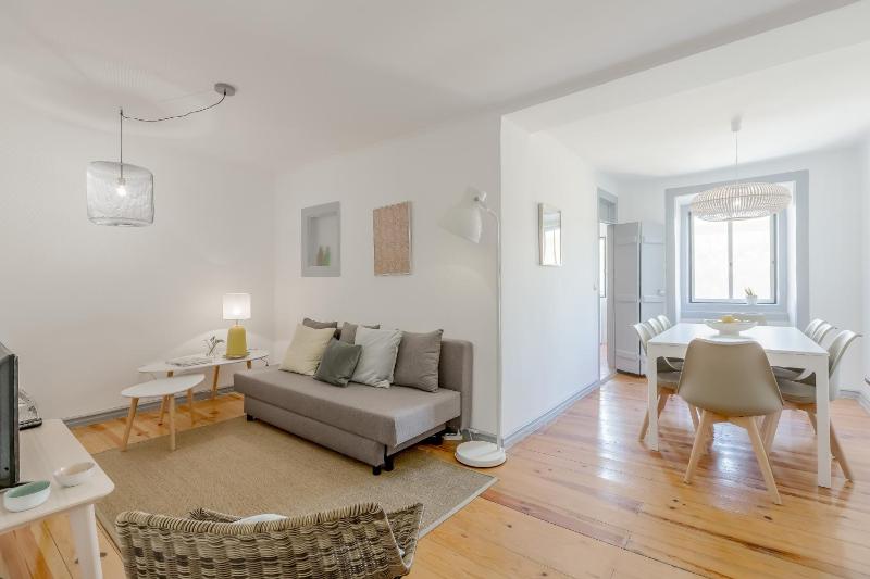 Цены на Alfama Spacious and Central Amazing Apartment, By TimeCooler в Лиссабоне
