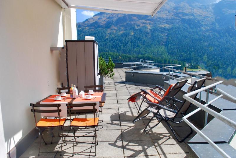 CENTRAL PENTHOUSE GREAT LAKE VIEW — комфортный отель в Санкт-Морице