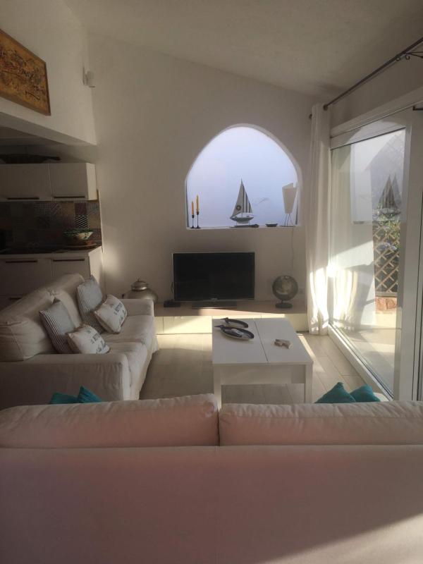 Casa Maia a Palau - Rilassante villa con piscina condivisa