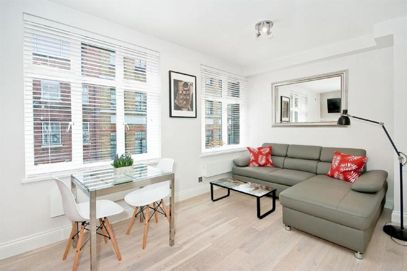 F3 Greek Street by City Living London — забронировать отель в Лондоне