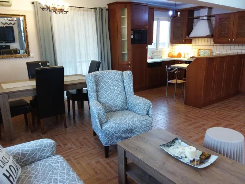 Gazi view apartments #1 — комфортный отель в Афины