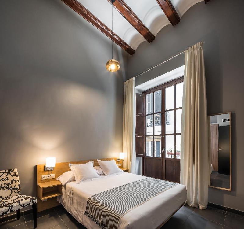 Catalina Suites San Nicolas — отель с удобным расположением в Валенсии