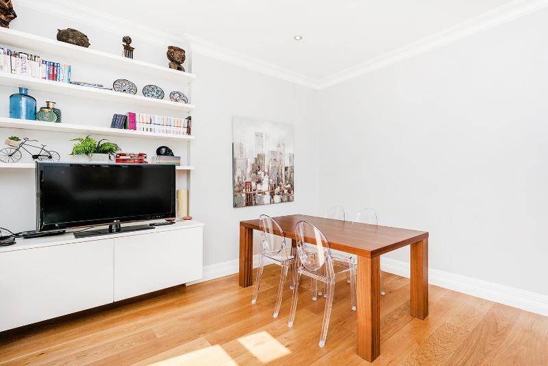 Lovely 2 bedroom apartment in Notting Hill — забронировать отель в Лондоне