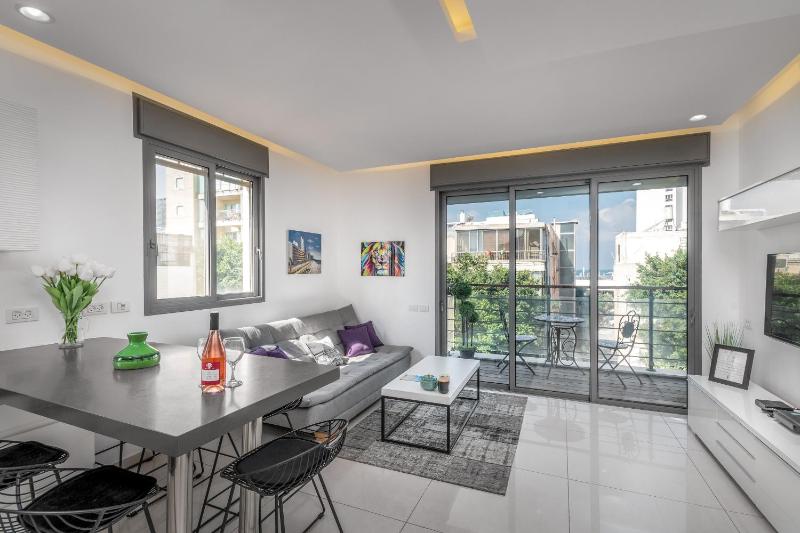 Ben Yehuda Cosy 2BDR & Balcony close the beach — отель с удобствами в Тель-Авиве